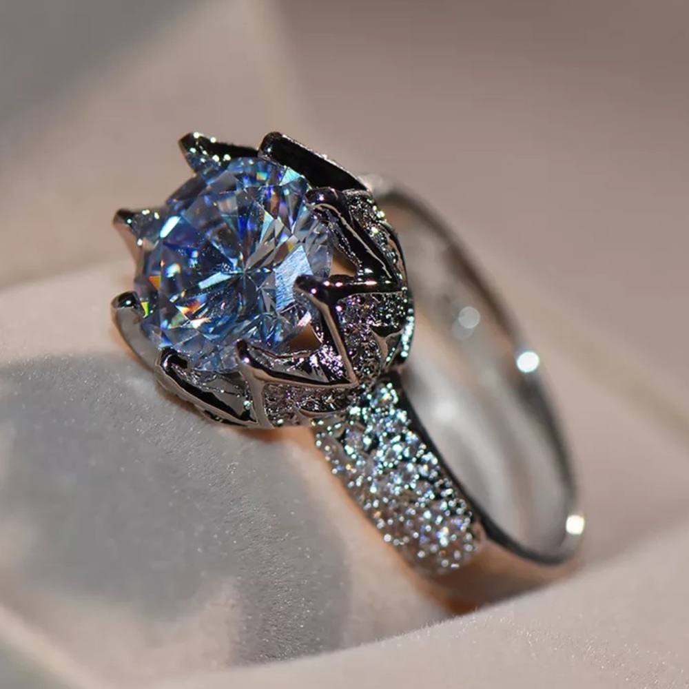 💍NEW SILVER DIAMOND QUEEN CROWN ENGAGEMENT RING💍 - Picture 3 of 5
